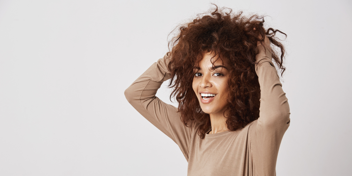 Comment Coller une Perruque ? Le Guide Complet pour une Tenue Parfaite