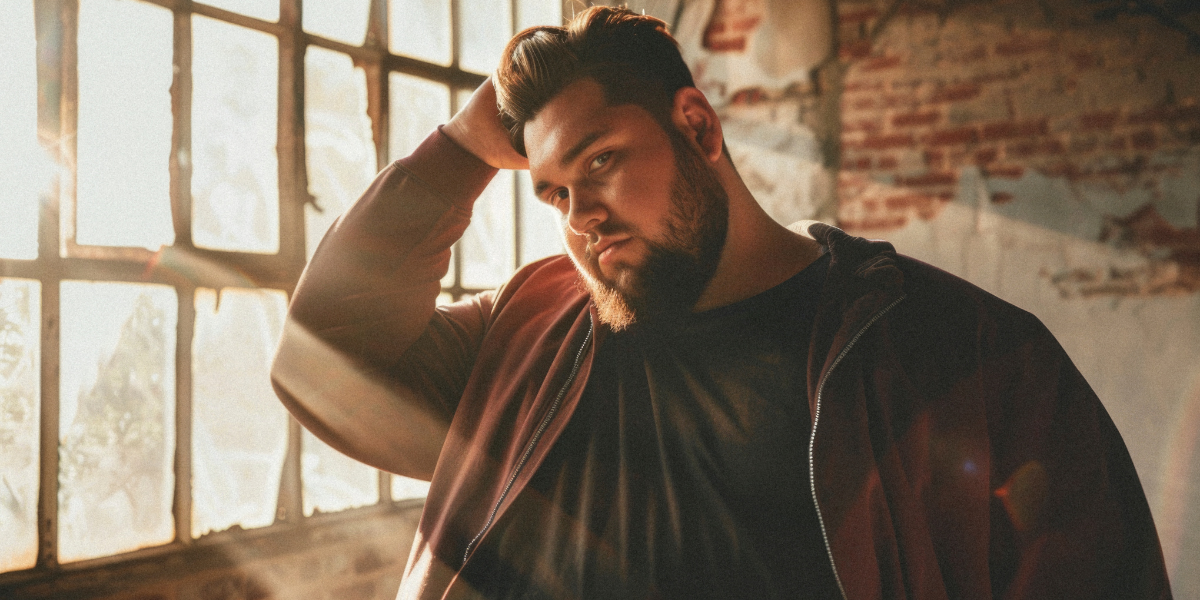 Perruque ou Implant Capillaire : Quelle solution choisir ? Comparatif complet