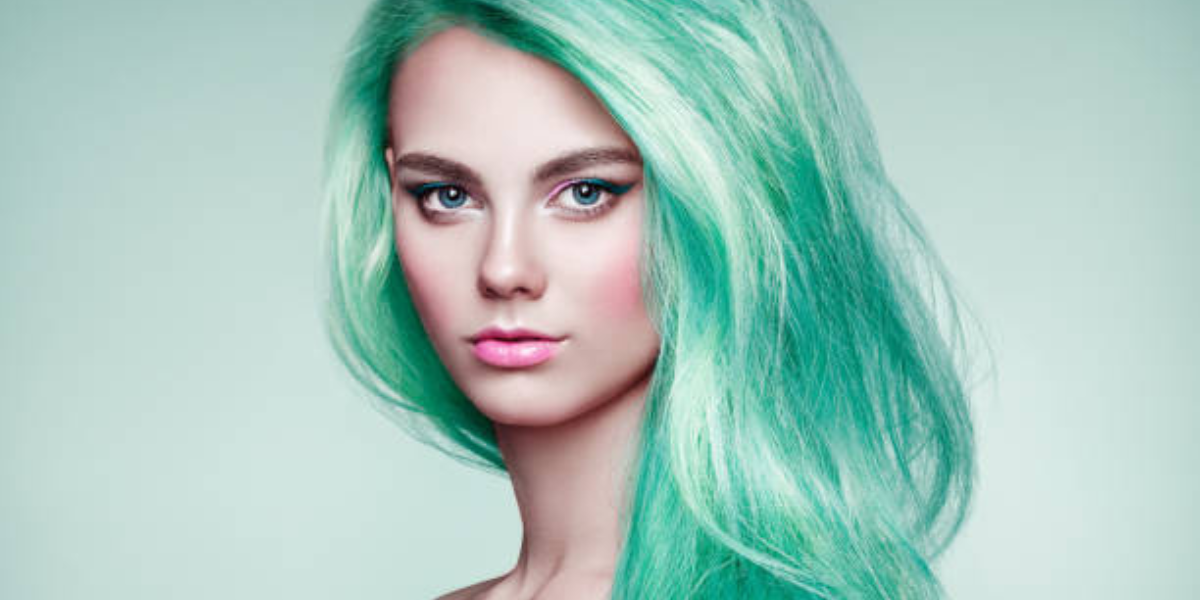 Perruque Verte: La Tendance qui Fait Vibrer la Mode Française !