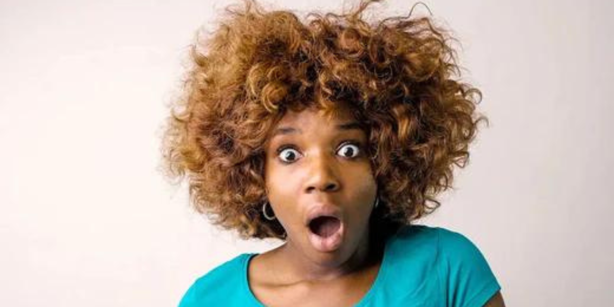 femme avec les cheveux abime