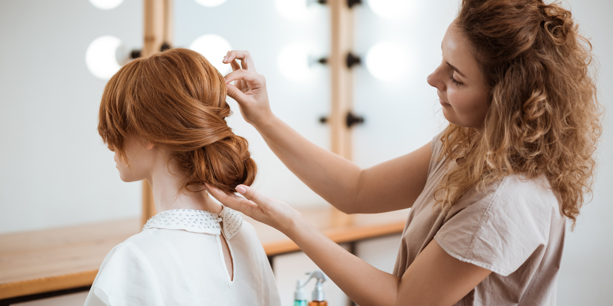 Les coiffures faciles à faire avec une perruque